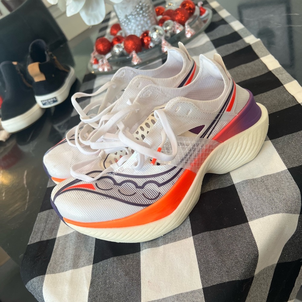 Saucony women’s endorphin elite